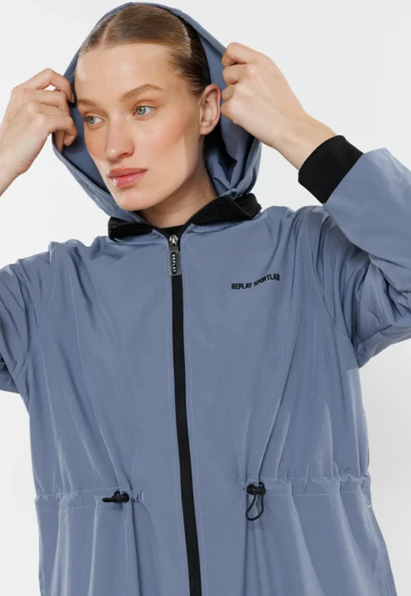 קפוצ’ון רוכסן ניילון ארוך לוגו ריפלייוחגורת גומי נשים